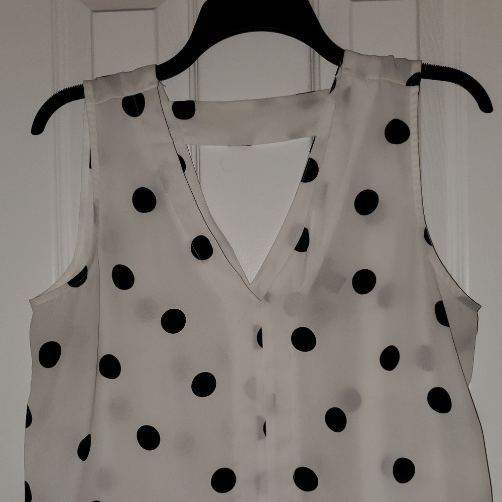 Worthington black & white polka dot sleeveless top